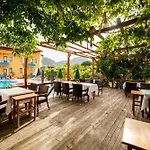 מלון Suzanne & Restaurant *